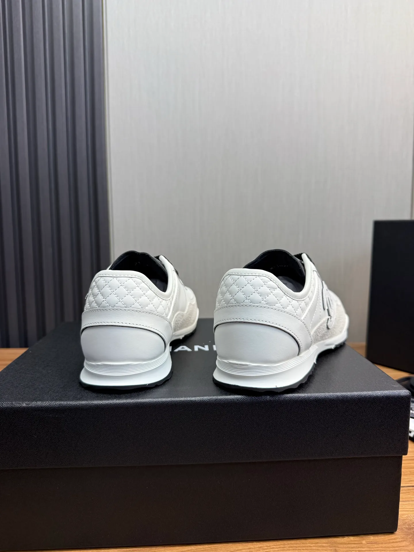 Men's men's shoes 💰600💰 Chanel Chanel 25A latest couple's white shoes casual sports shoes skate shoes 🩷💚 original purchase and development production Xiaoxiang C Home counter another super hot model, loved by Internet celebrity bloggers and ladies, various praises on social platforms, super popular and high quality 😍😍 latest material classic black and white color matching The upper foot is full of fashion 🎊🎊 ▪️Material: Original customized imported cowhide material ▪️Inner lining: Customized mesh ▪️Sole: Original open-molded TPU non-slip outsole ▪️Size: 35-44